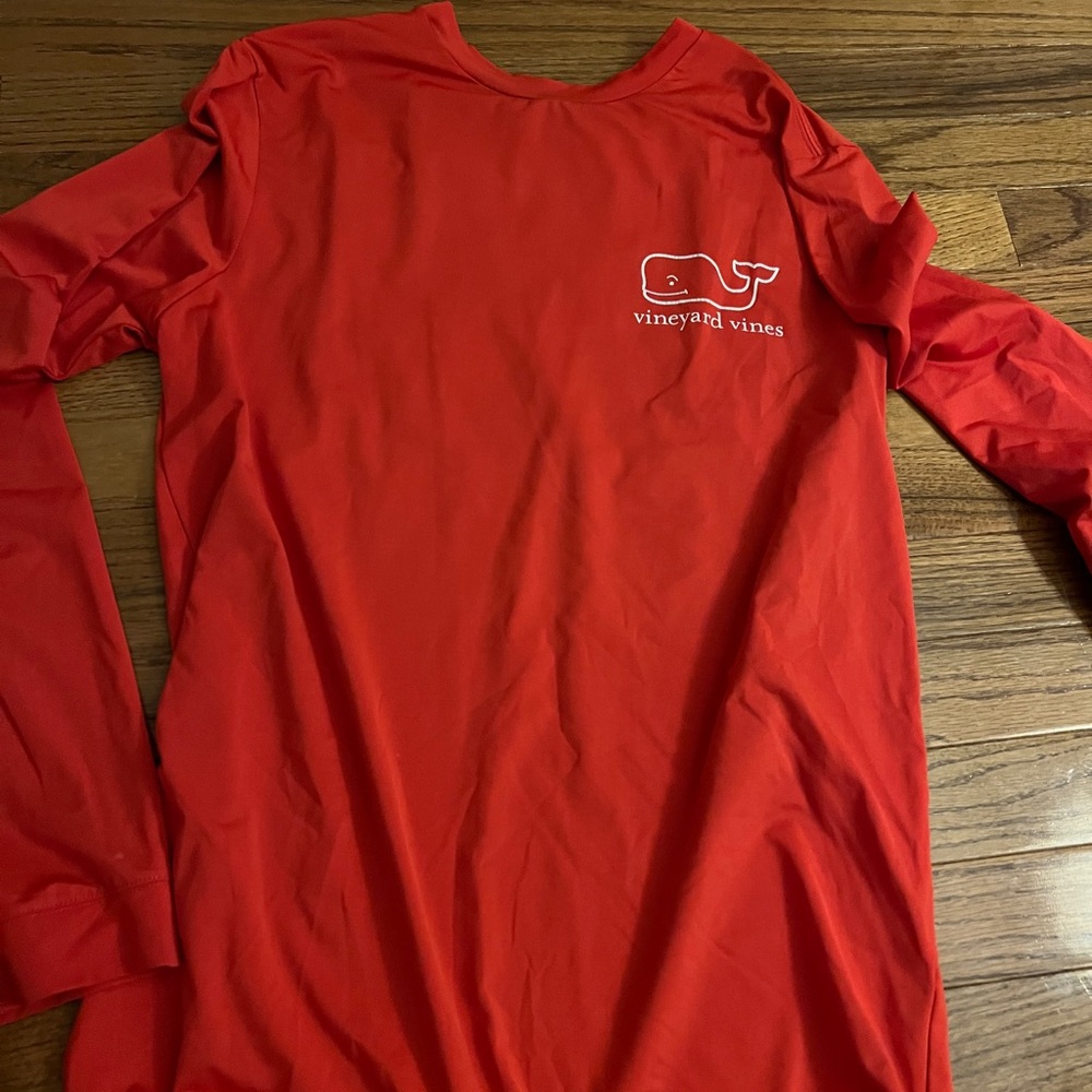 Red vineyard vines, long sleeve men’s extra small